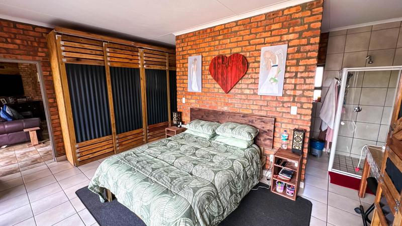 4 Bedroom Property for Sale in Fraaiuitsig Western Cape